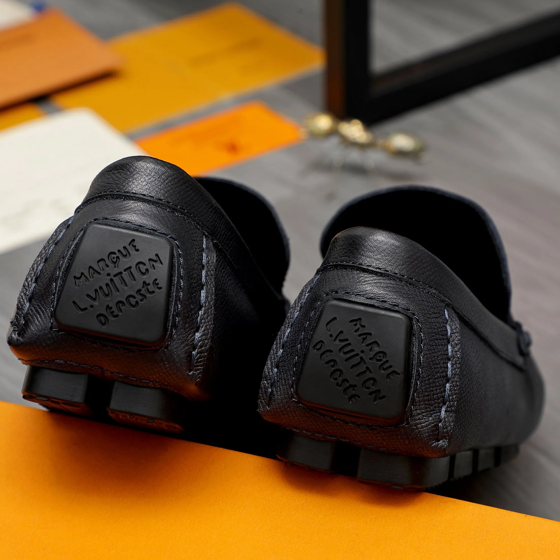Men's shoes💰400 Product trademark: LV "Louis Vuitton" casual slip-on shoes Regular size: 38-45 (45 is custom-made and non-returnable) Product materials: Selected pebbled cowhide upper, pigskin lining, rubber outsole